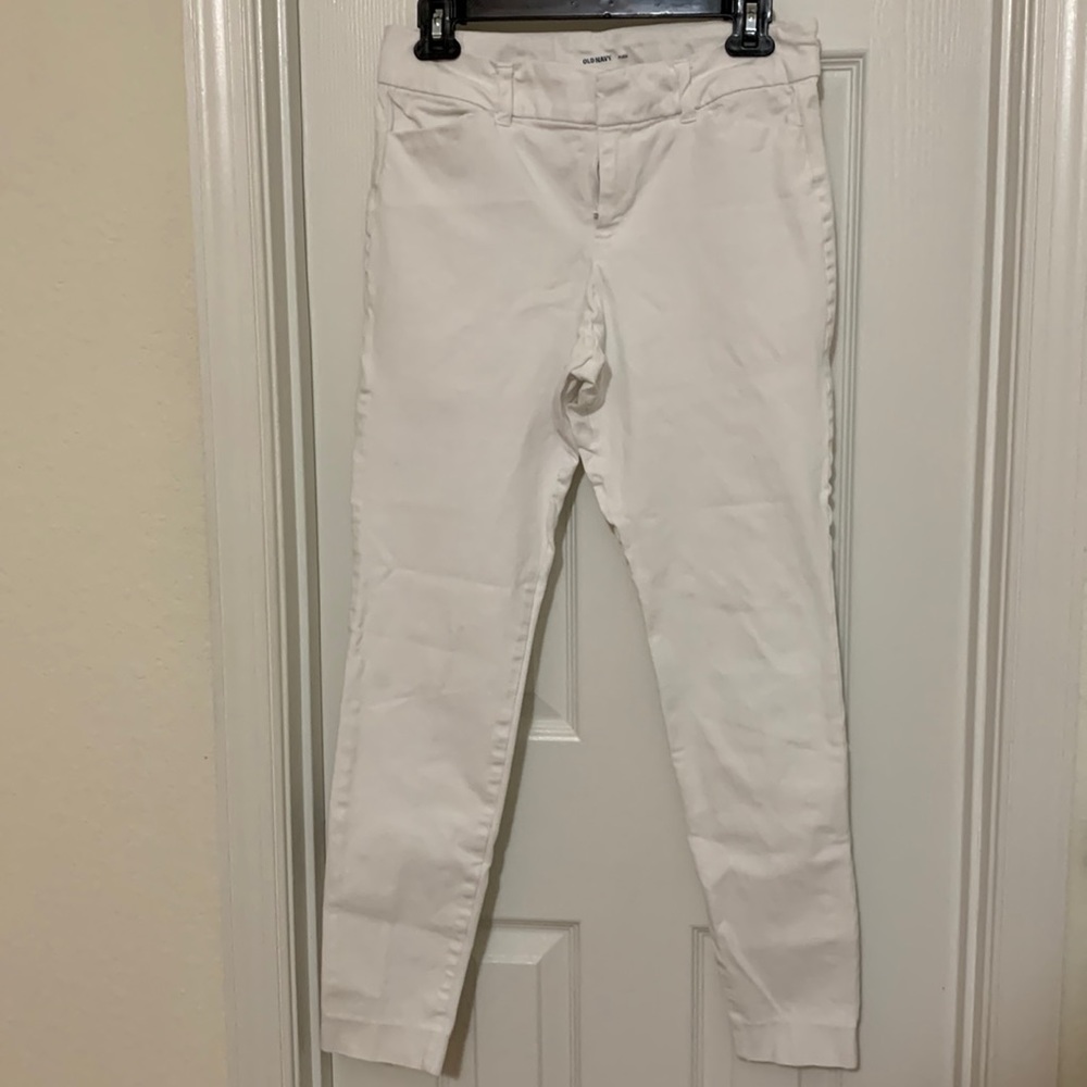 Old Navy - Pair of white pants in the size 6